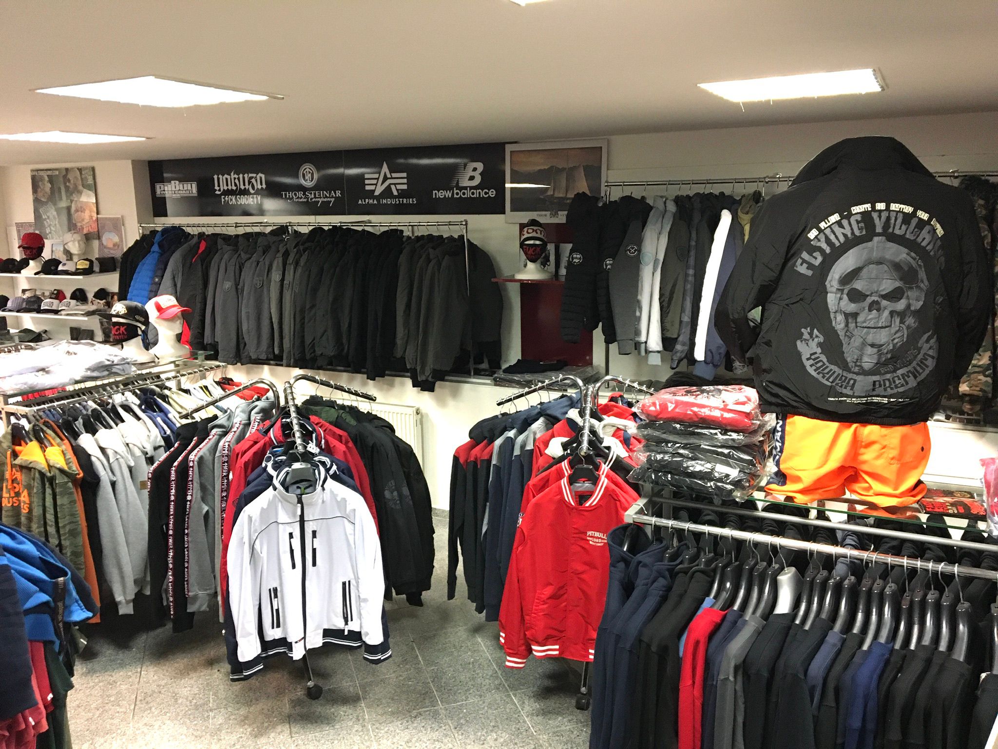 Machine Store České Budějovice - sortiment streetwear a military fashion